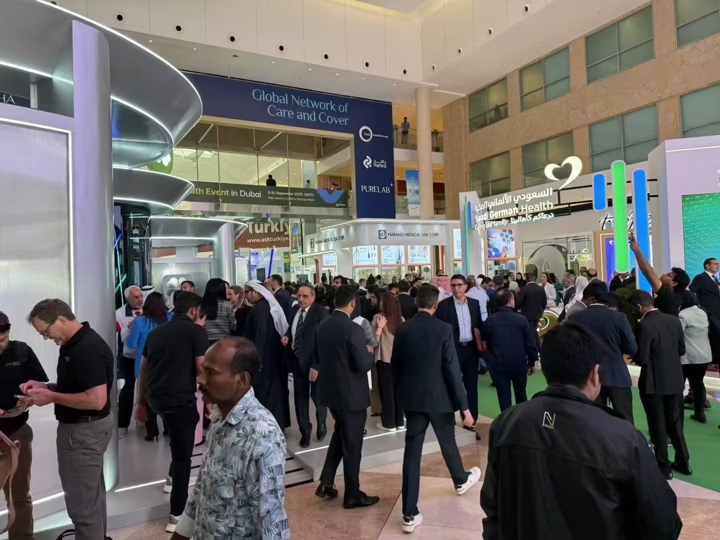 1738824387895672.jpg 展会外场04.jpg